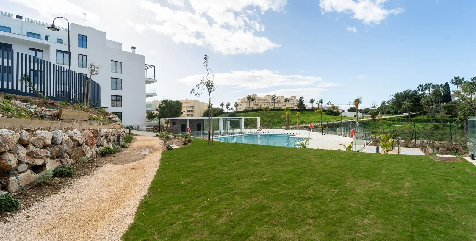 Sale of middle floor apartment in Mijas Costa 38