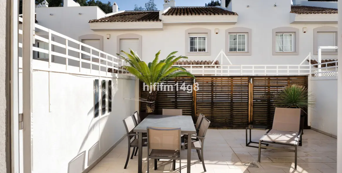 Продажа таунхауса в Nueva Andalucía 18