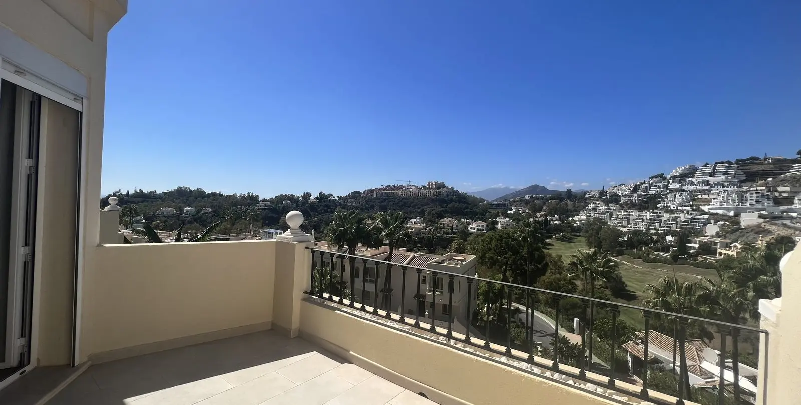 Sale of penthouse duplex in La Quinta 12