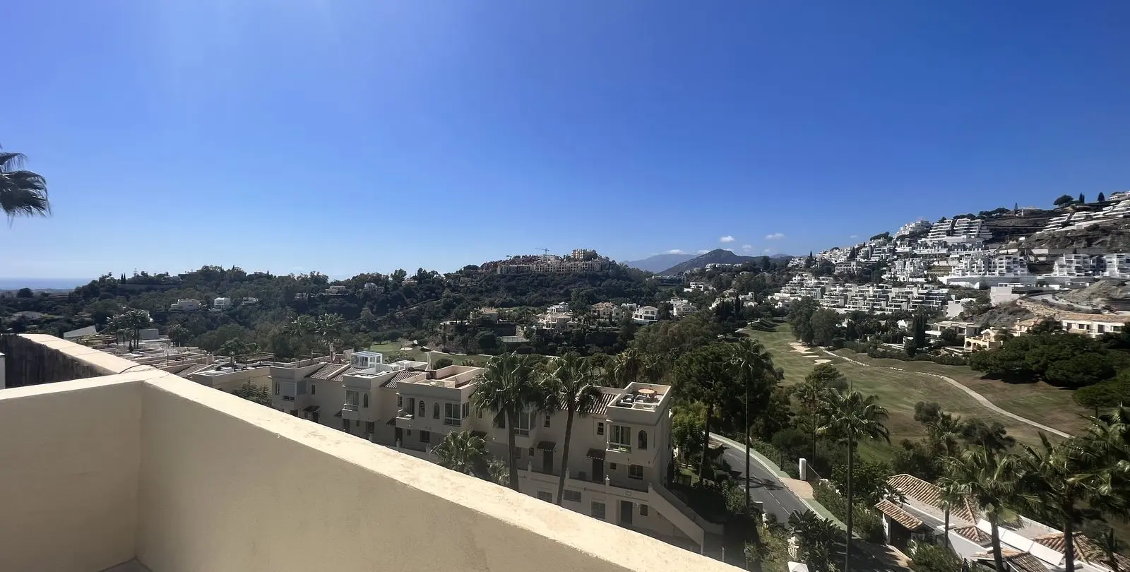 Sale of penthouse duplex in La Quinta 30