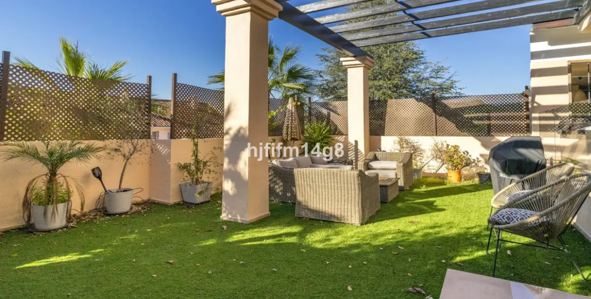 Venta de apartamento en planta baja en Nueva Andalucía 2