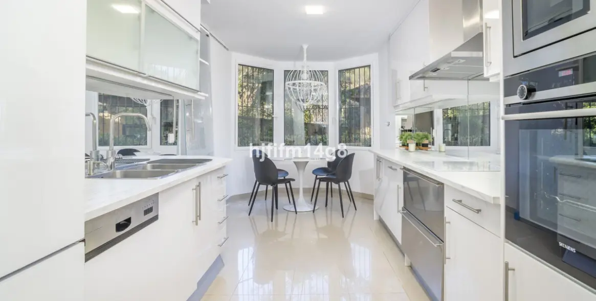 Venta de apartamento en planta baja en Nueva Andalucía 9