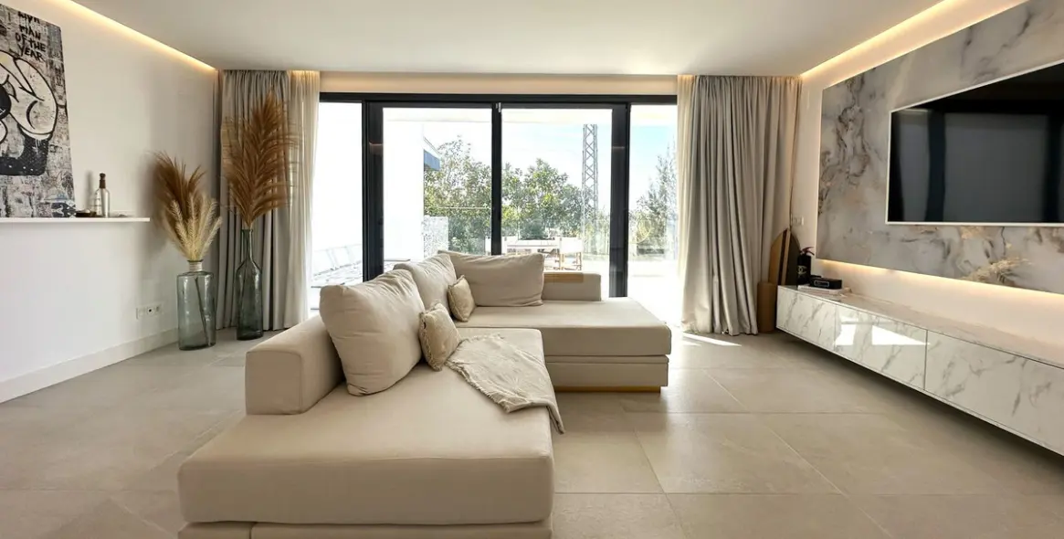 Sale of penthouse duplex in Cabopino 21