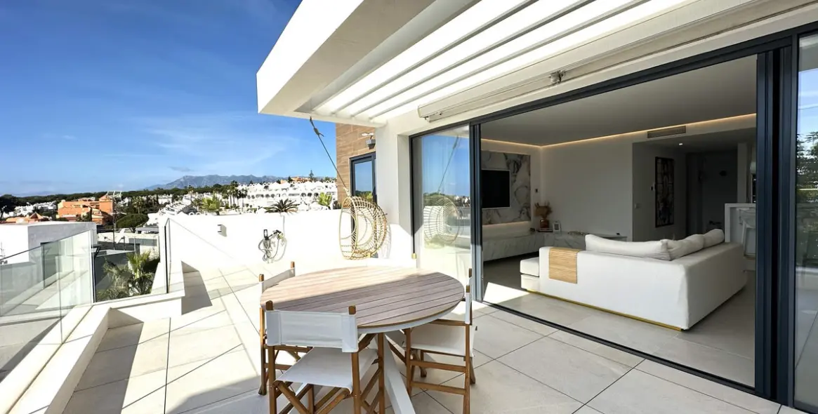 Sale of penthouse duplex in Cabopino 25