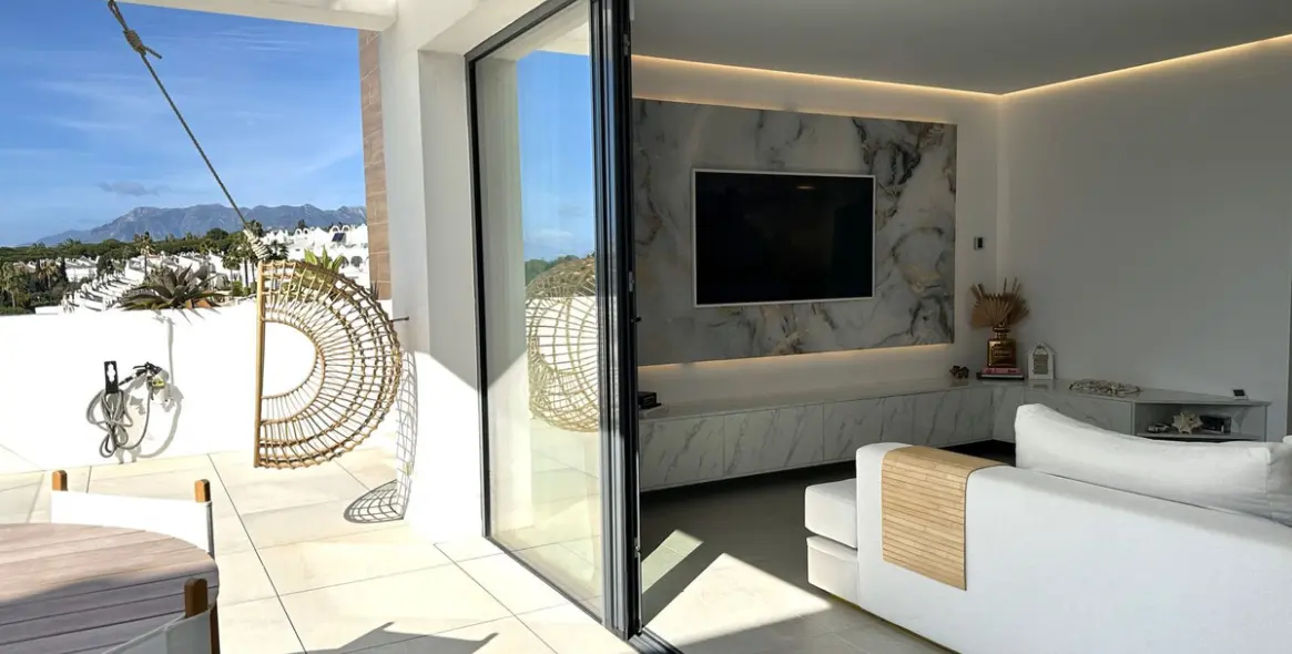 Sale of penthouse duplex in Cabopino 26