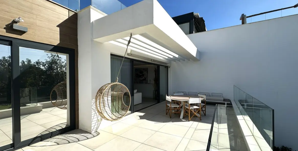 Sale of penthouse duplex in Cabopino 28