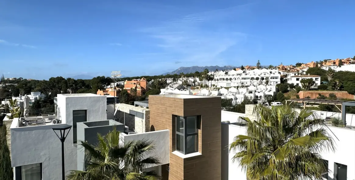 Sale of penthouse duplex in Cabopino 29