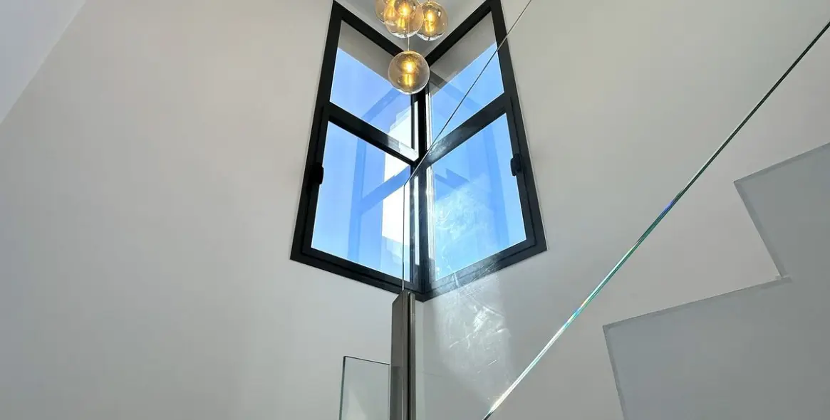 Sale of penthouse duplex in Cabopino 50