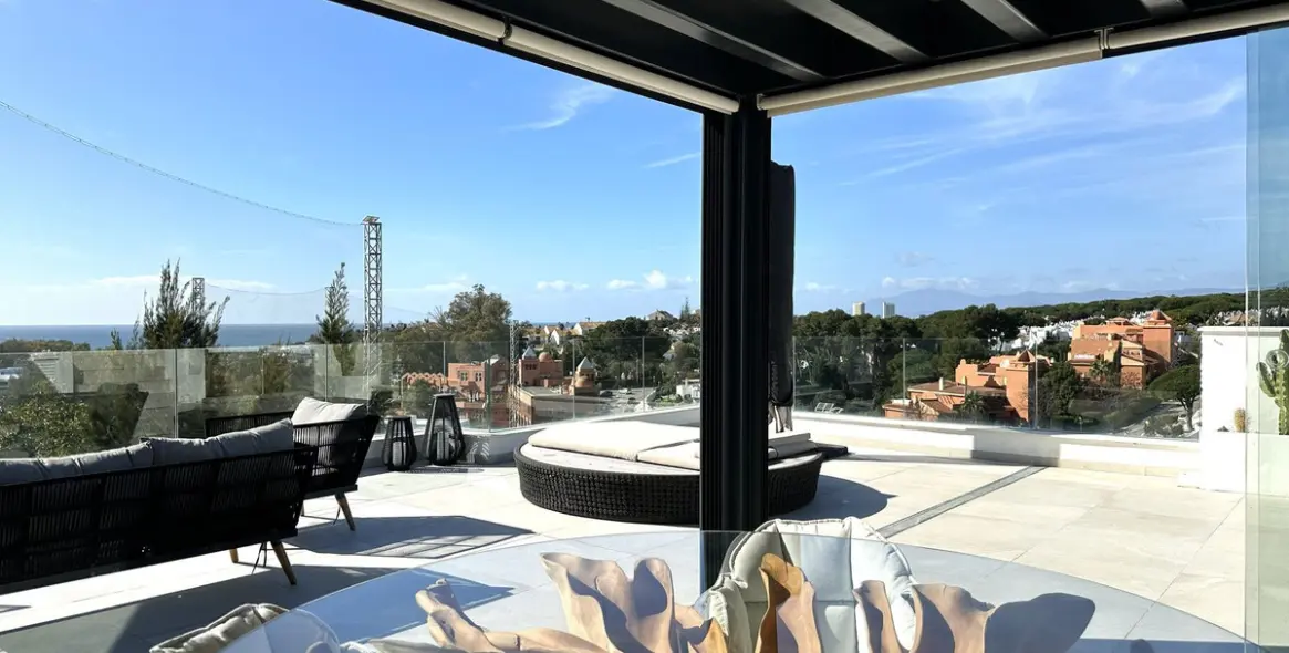 Sale of penthouse duplex in Cabopino 51