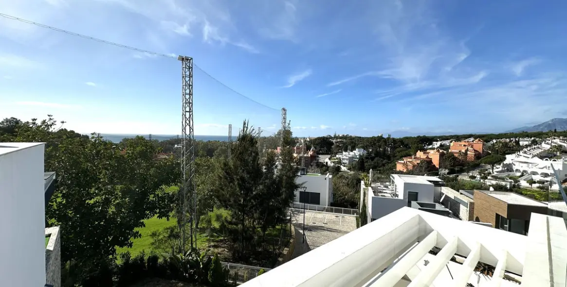 Sale of penthouse duplex in Cabopino 52