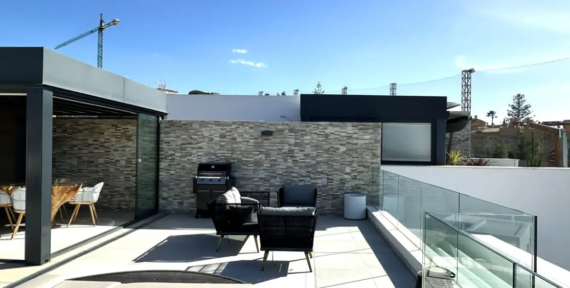 Sale of penthouse duplex in Cabopino 53