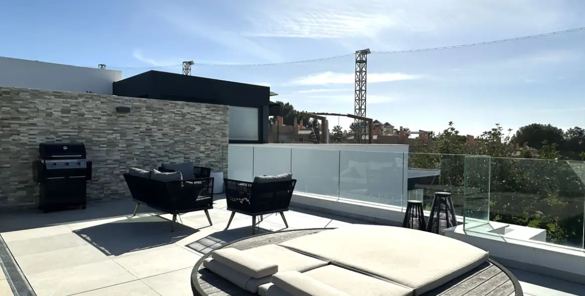 Sale of penthouse duplex in Cabopino 54