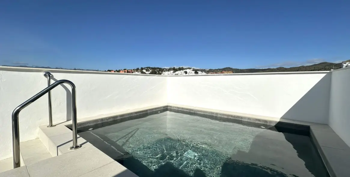 Sale of penthouse duplex in Cabopino 61