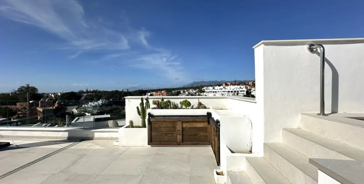 Sale of penthouse duplex in Cabopino 63