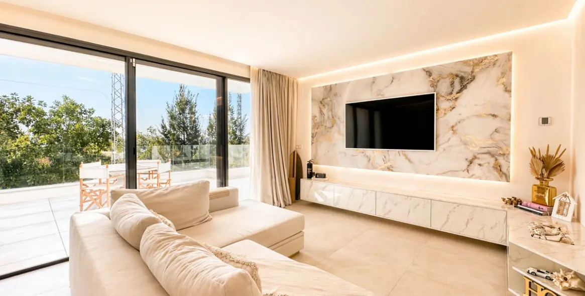 Sale of penthouse duplex in Cabopino 7