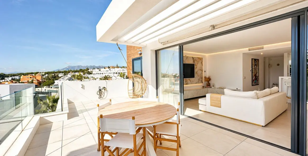 Sale of penthouse duplex in Cabopino 9