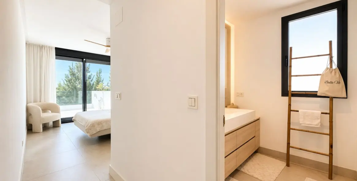 Sale of penthouse duplex in Cabopino 12