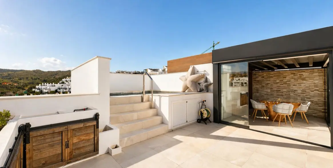 Sale of penthouse duplex in Cabopino 28
