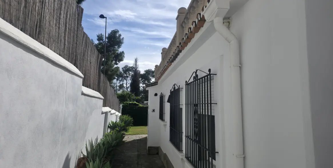 Продажа  отдельно стоящей виллы в The Golden Mile 20