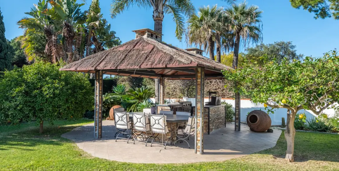 Sale of detached villa in The Golden Mile 2