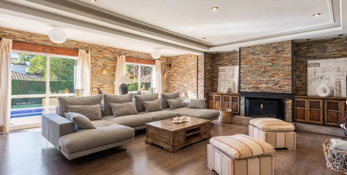 Sale of detached villa in The Golden Mile 3