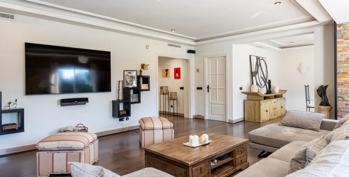 Sale of detached villa in The Golden Mile 6