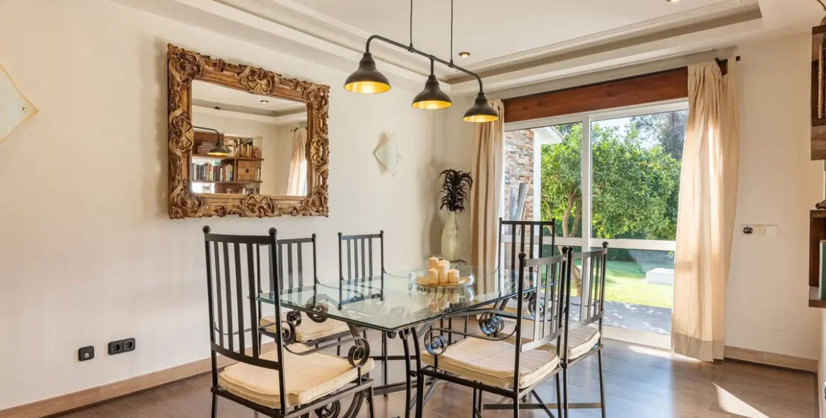 Sale of detached villa in The Golden Mile 7