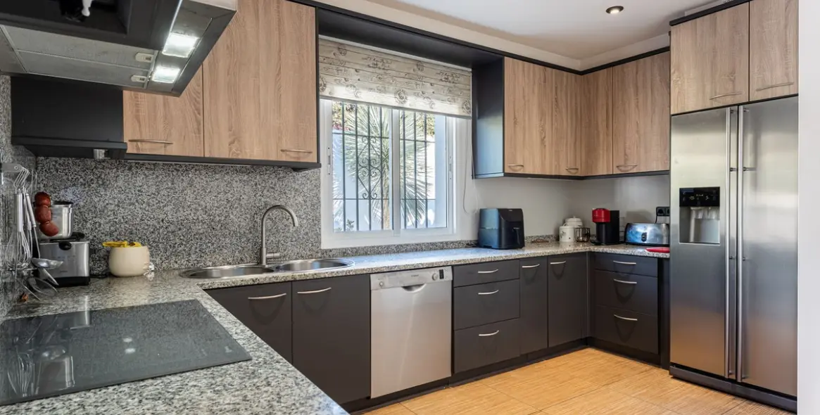 Sale of detached villa in The Golden Mile 9