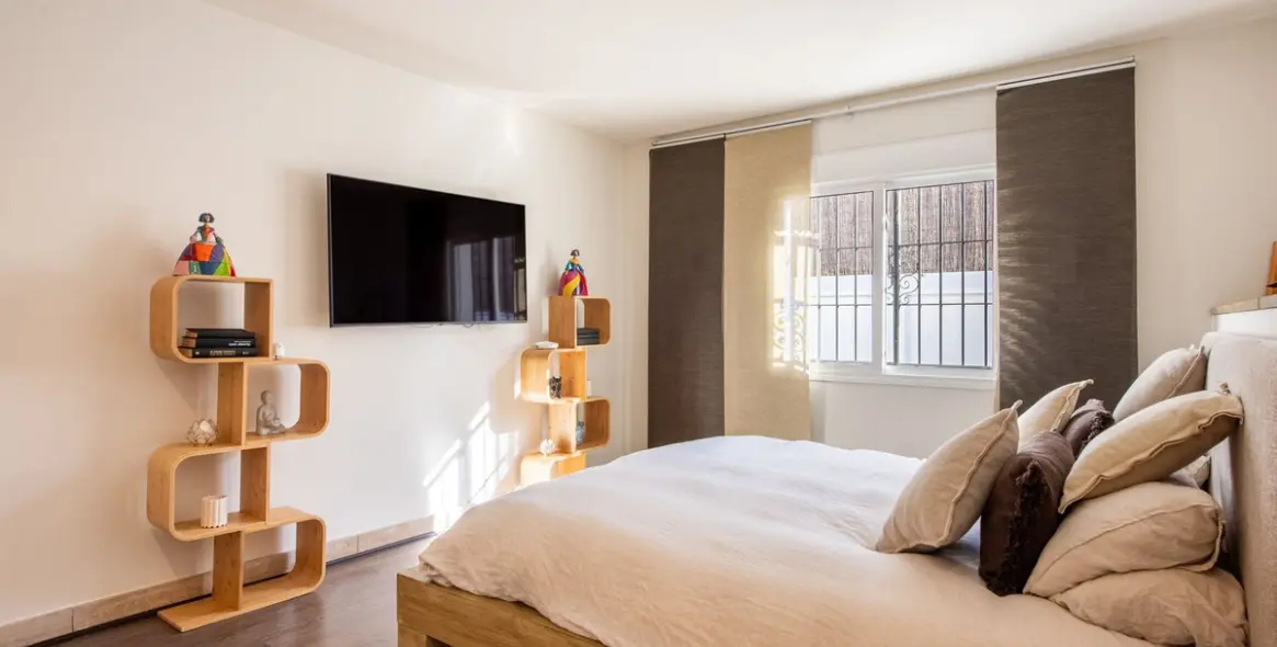 Sale of detached villa in The Golden Mile 11