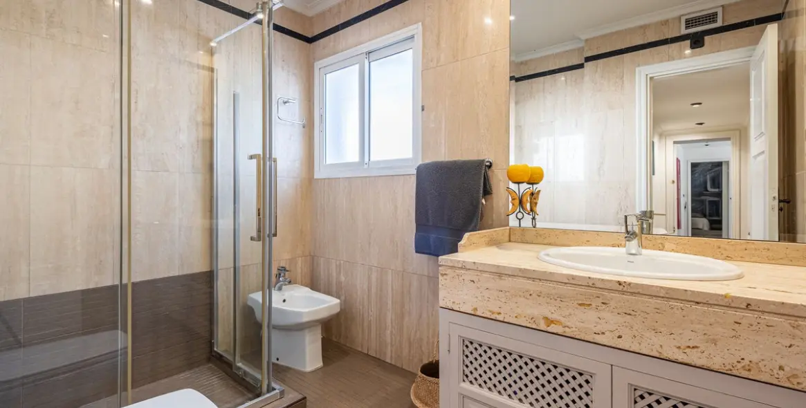 Sale of detached villa in The Golden Mile 12