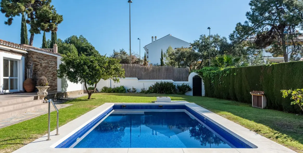 Sale of detached villa in The Golden Mile 24