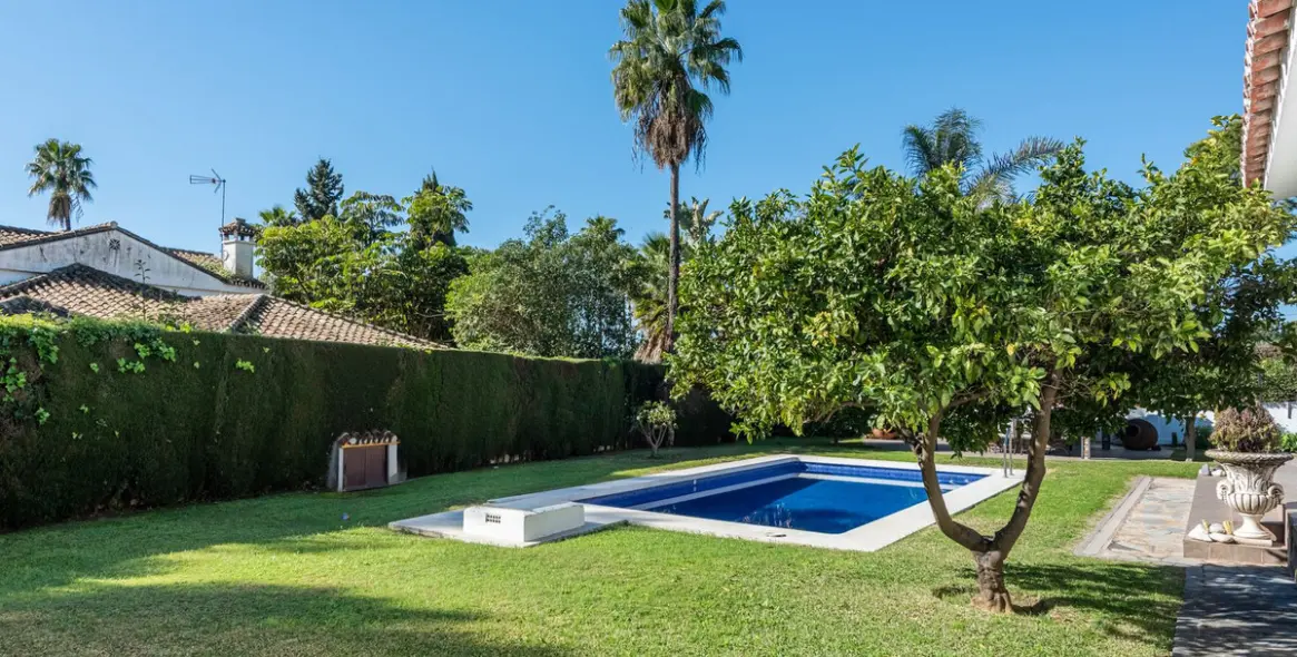 Sale of detached villa in The Golden Mile 25