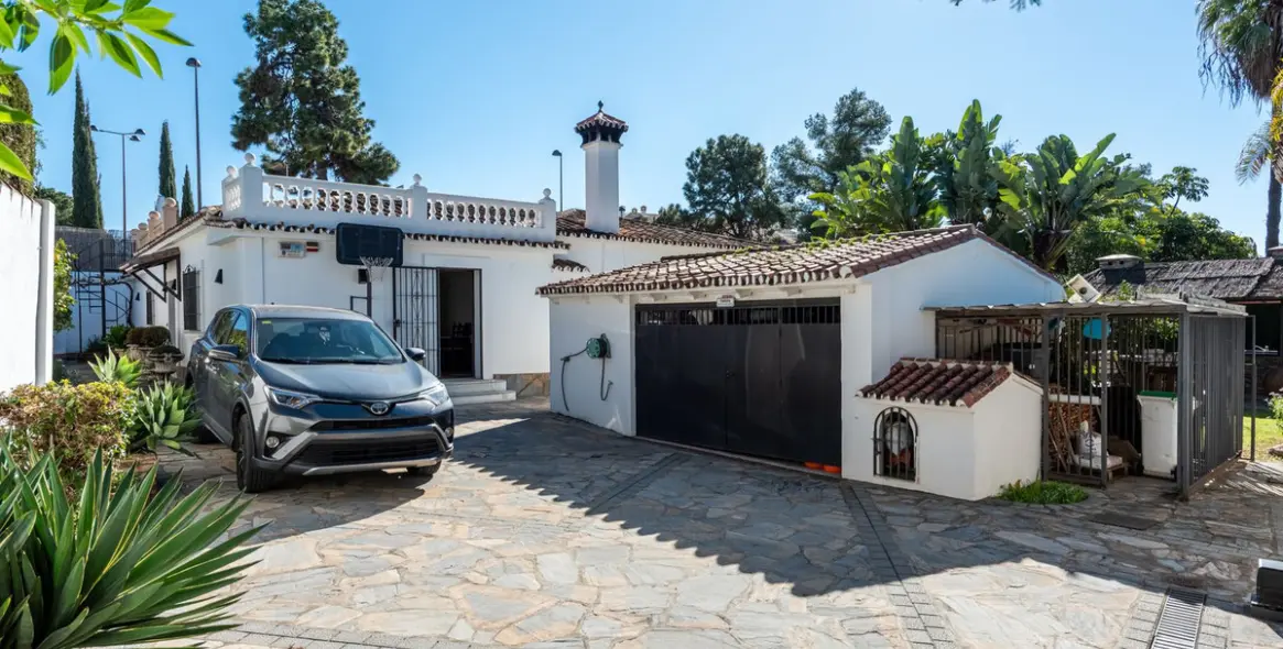 Sale of detached villa in The Golden Mile 30
