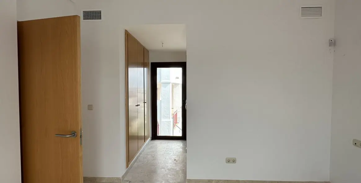 Продажа таунхауса в Doña Julia 47