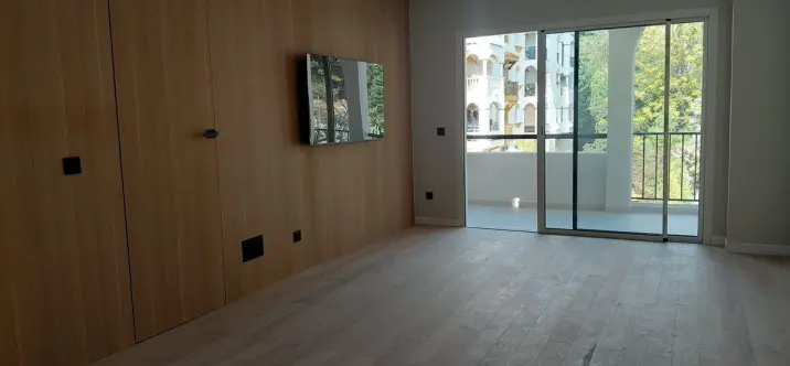 Venta de apartamento en planta media en Marbella 2