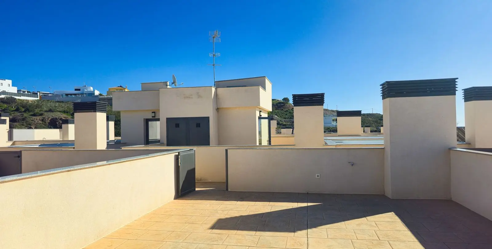 Sale of penthouse in Valle-Niza 27