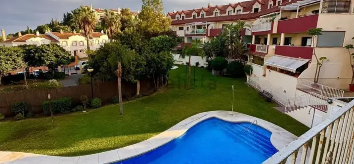 Продажа апартаментов на среднем этаже в Torrequebrada 0