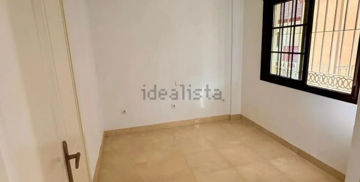 Sale of middle floor apartment in Torrequebrada 2