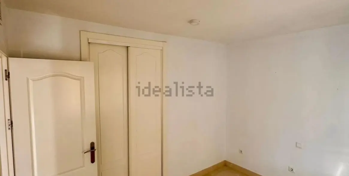 Sale of middle floor apartment in Torrequebrada 4