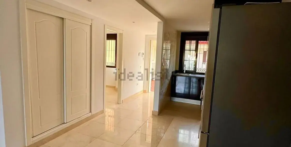 Sale of middle floor apartment in Torrequebrada 8