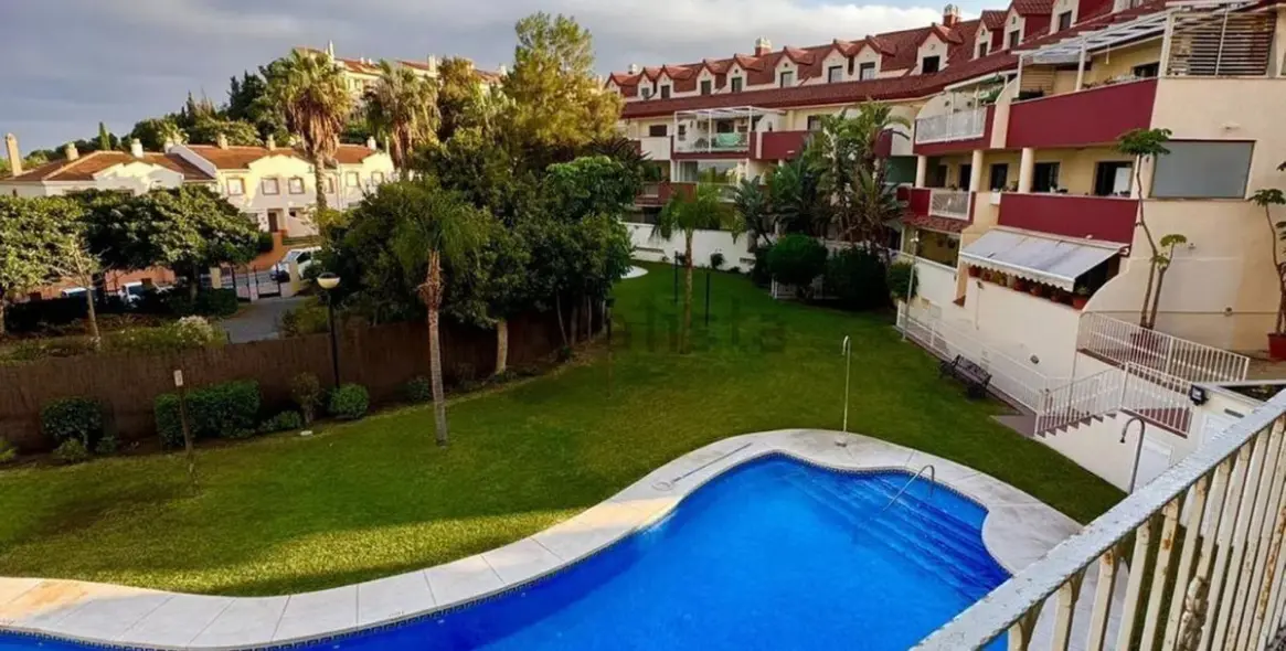 Venta de apartamento en planta media en Torrequebrada 1