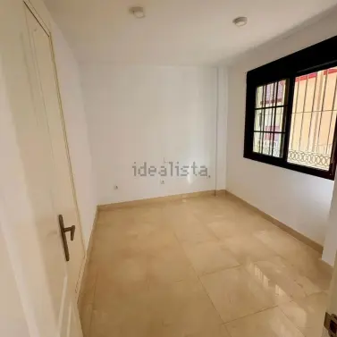 Sale of middle floor apartment in Torrequebrada