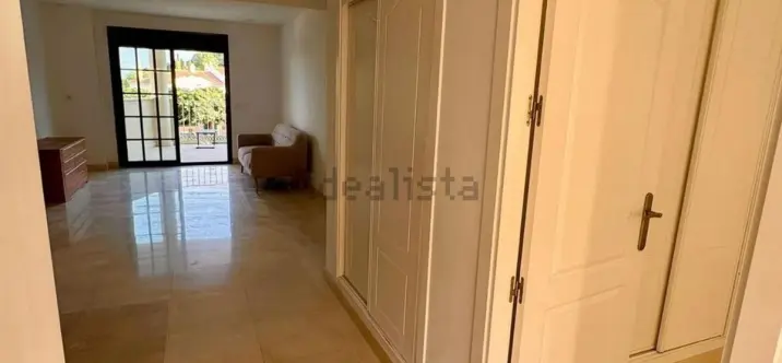 Sale of middle floor apartment in Torrequebrada 2