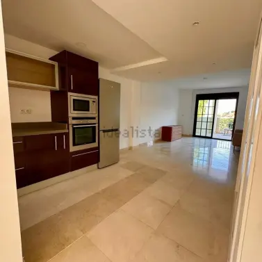 Sale of middle floor apartment in Torrequebrada