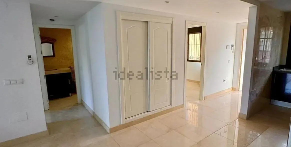 Venta de apartamento en planta media en Torrequebrada 12