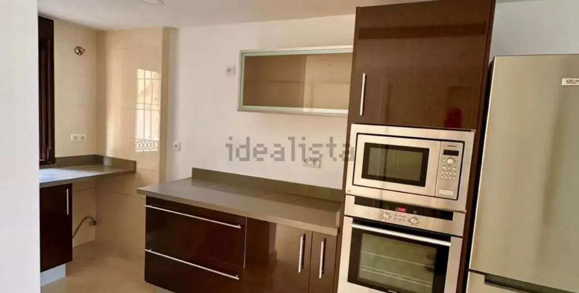 Venta de apartamento en planta media en Torrequebrada 13