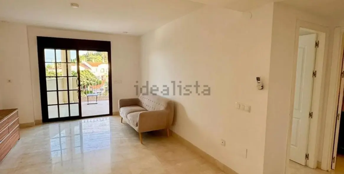 Venta de apartamento en planta media en Torrequebrada 15