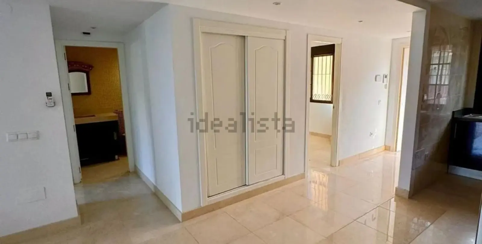 Venta de apartamento en planta media en Torrequebrada 12