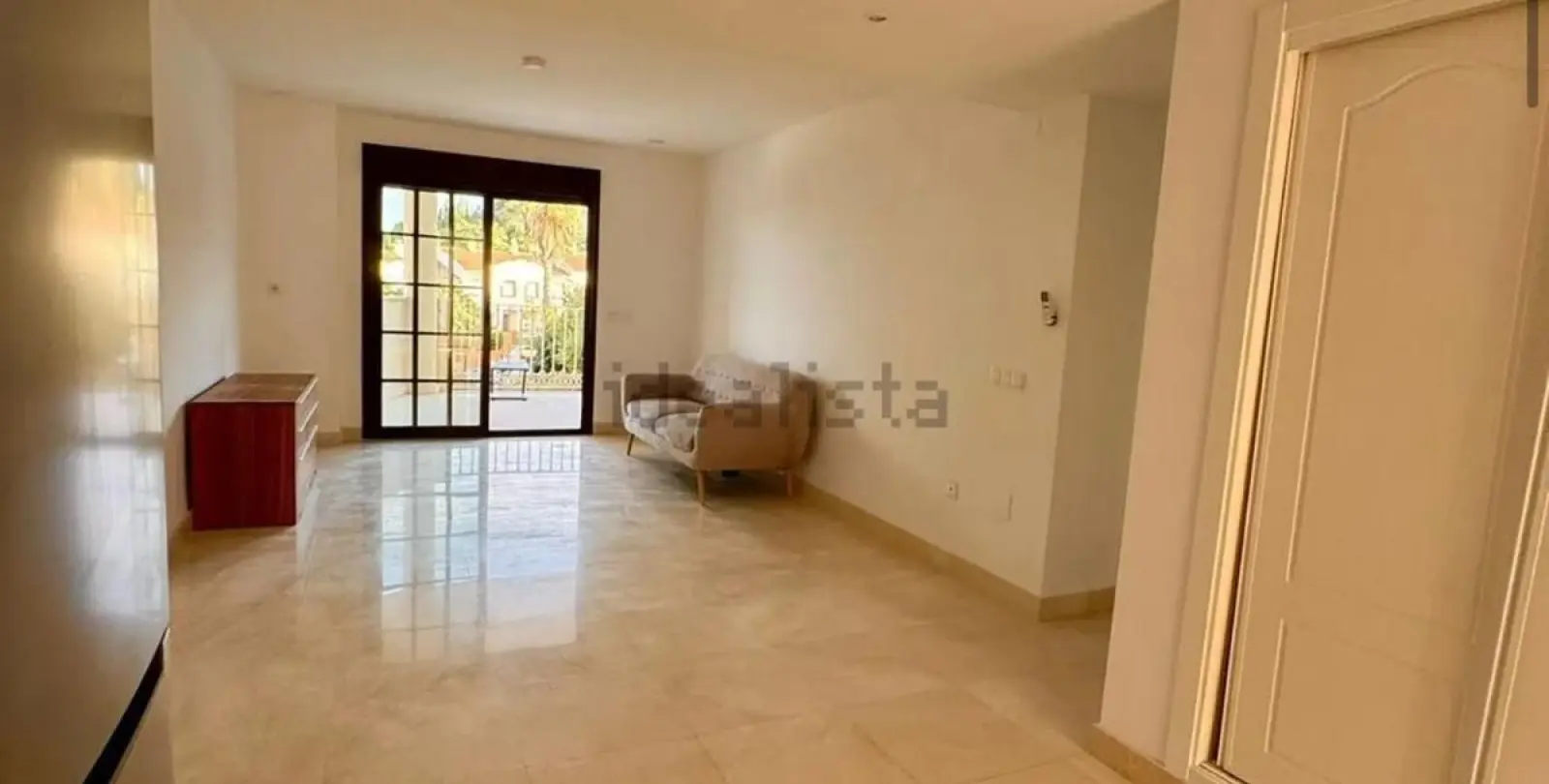 Venta de apartamento en planta media en Torrequebrada 20
