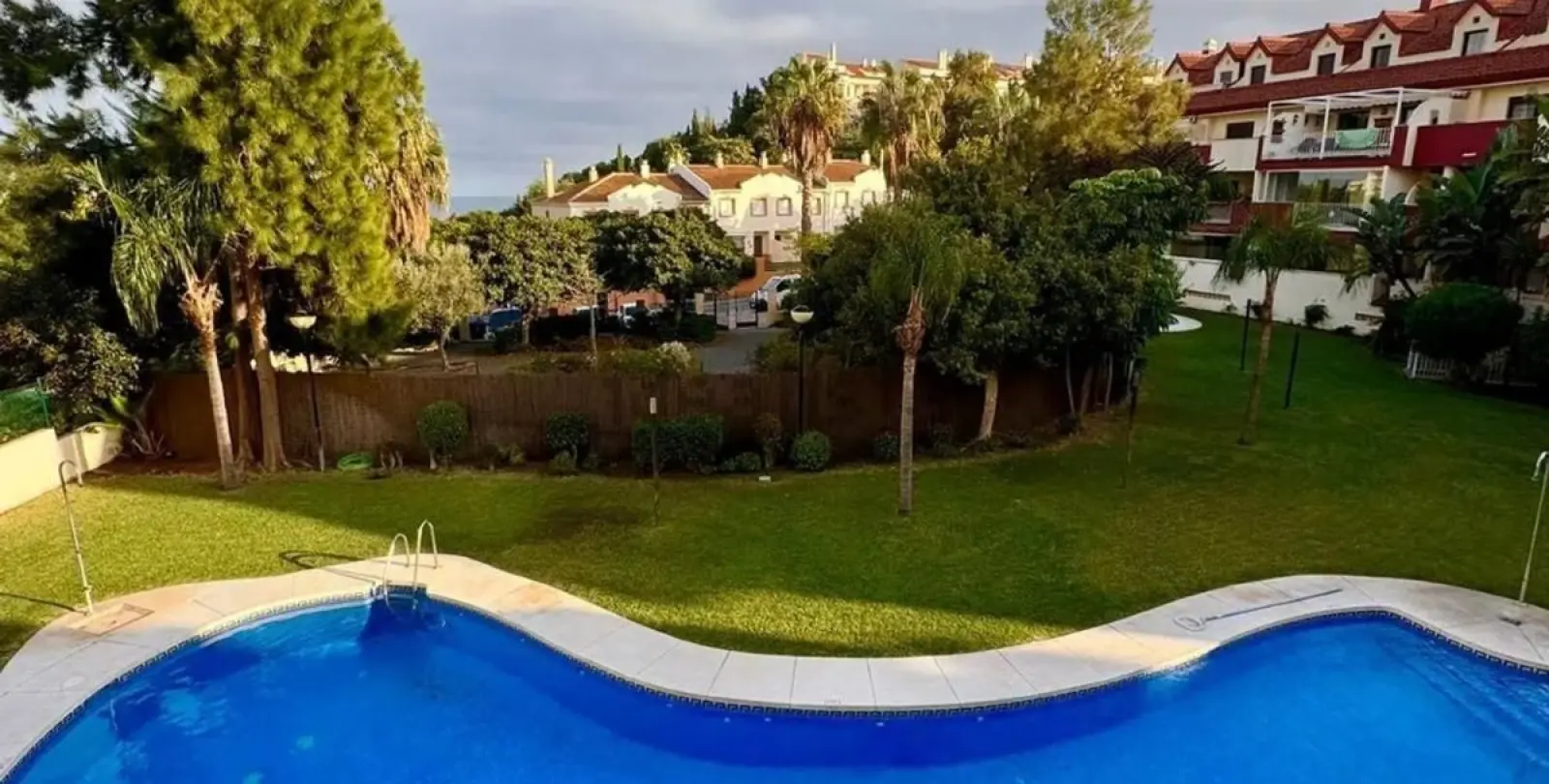 Venta de apartamento en planta media en Torrequebrada 21